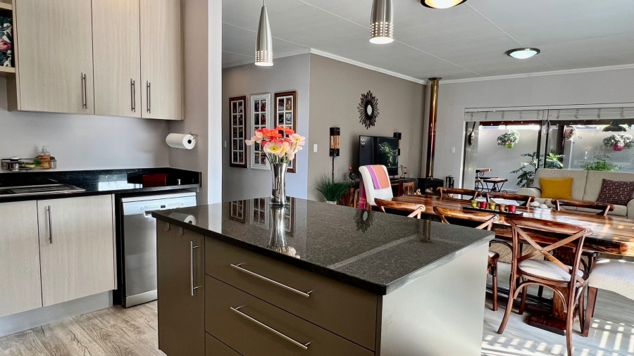3 Bedroom Property for Sale in Earls Court Lifestyle Estate Western Cape
